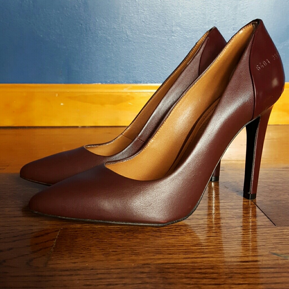 Common Projects burgundy leather heels